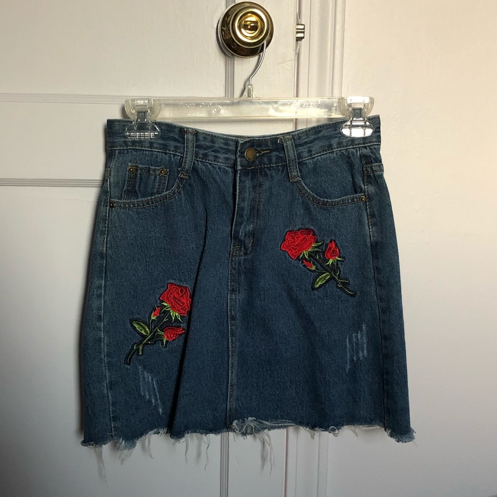 Denim skirt with embroidered roses